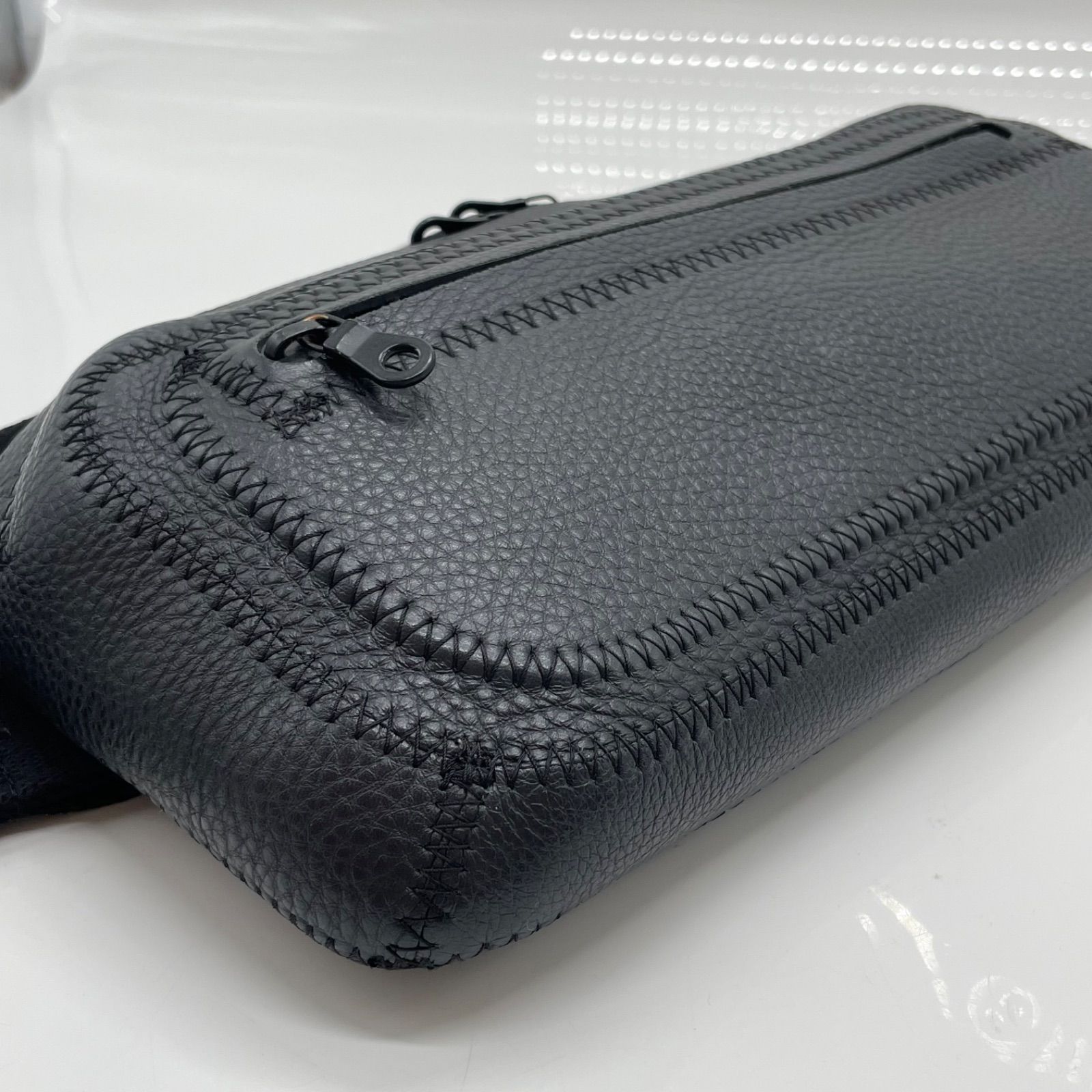 NAOTO SATOH ブラックボディバッグ NAOTO SATOH Bag Official