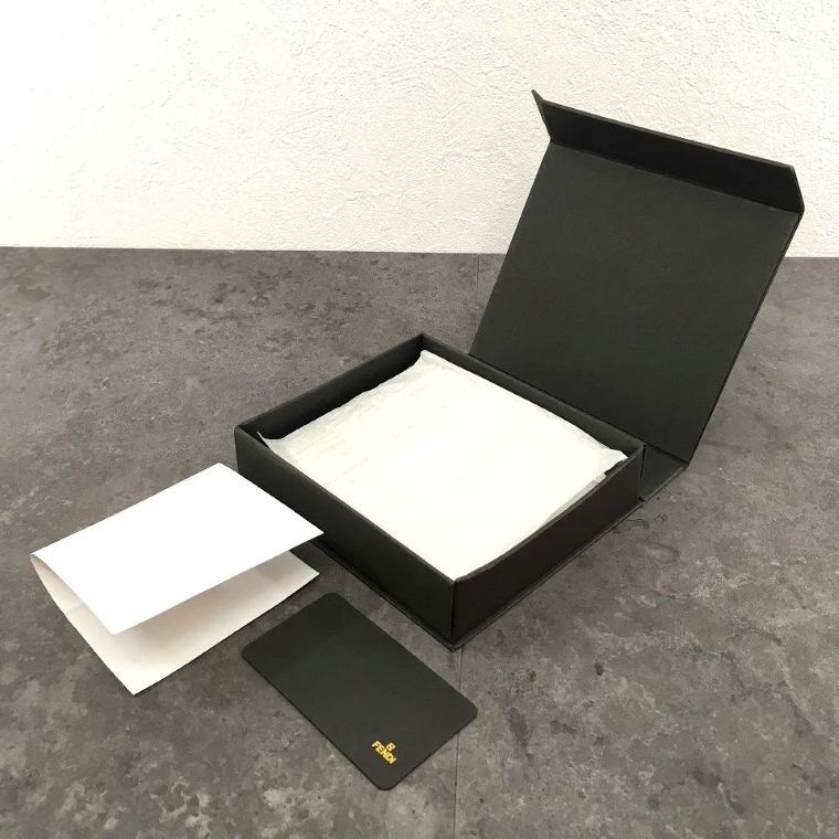 送料込み！ 未使用品 FENDI 二つ折り財布 ブラック 7M0009 313 送料込み！ 未使用品 FENDI 二つ折り財布 ブラック 7M0009 313
