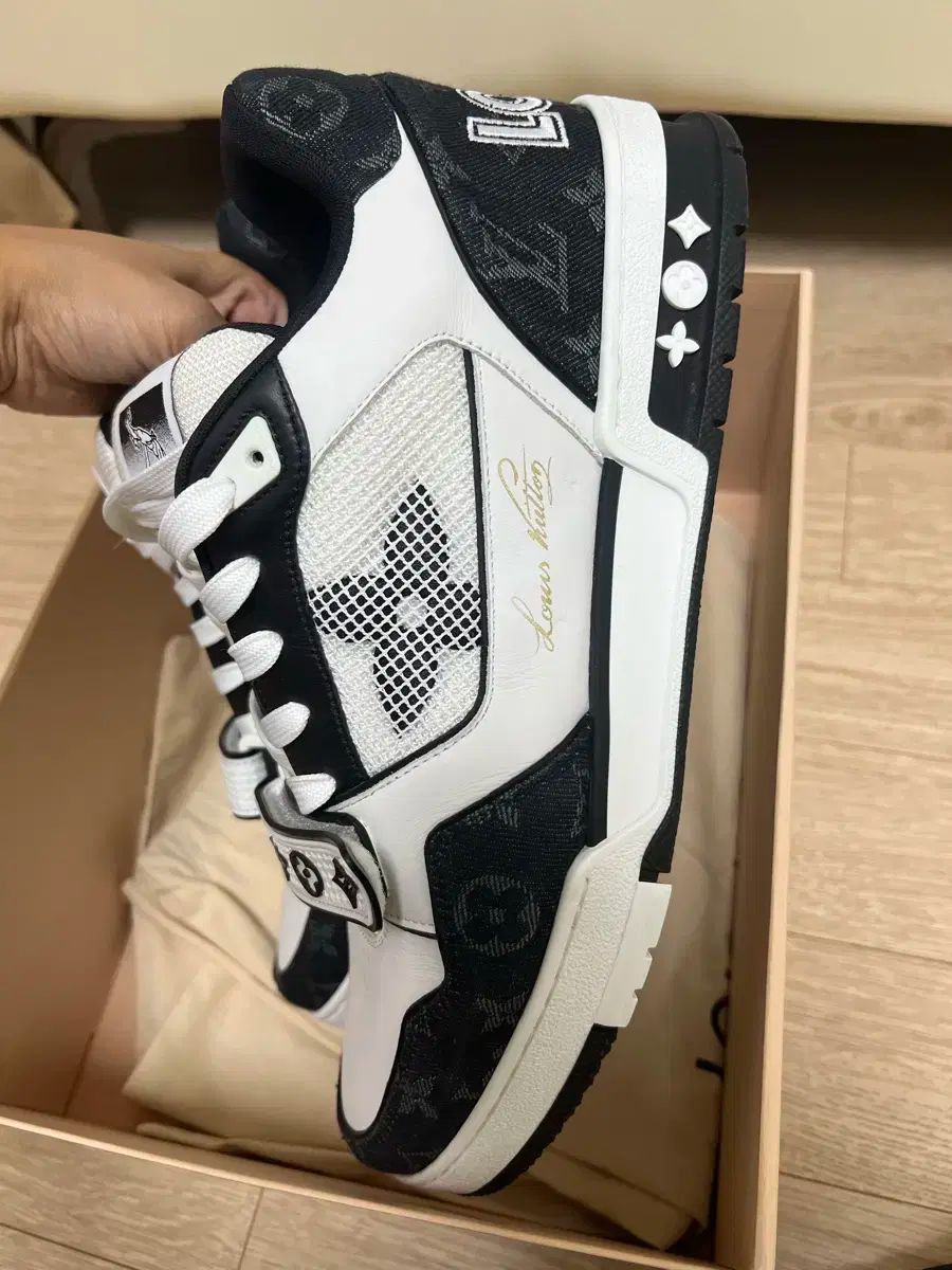 LV スニーカーブラック