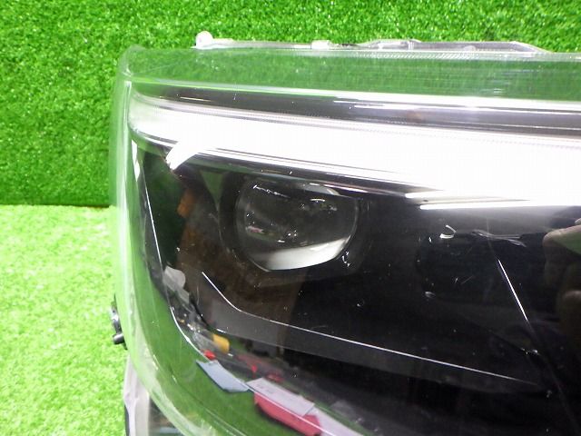 ヤリスクロス 右ヘッドライト