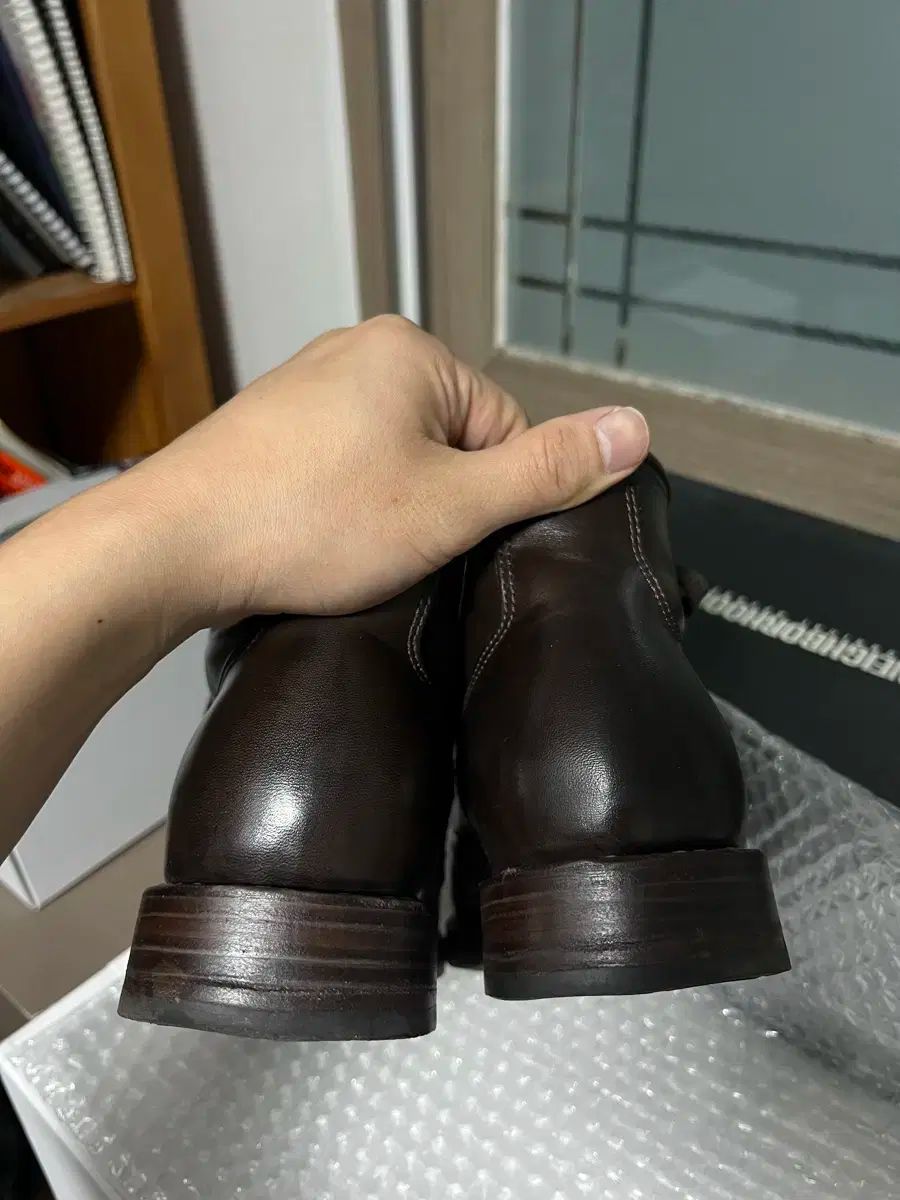 ダークブラウン