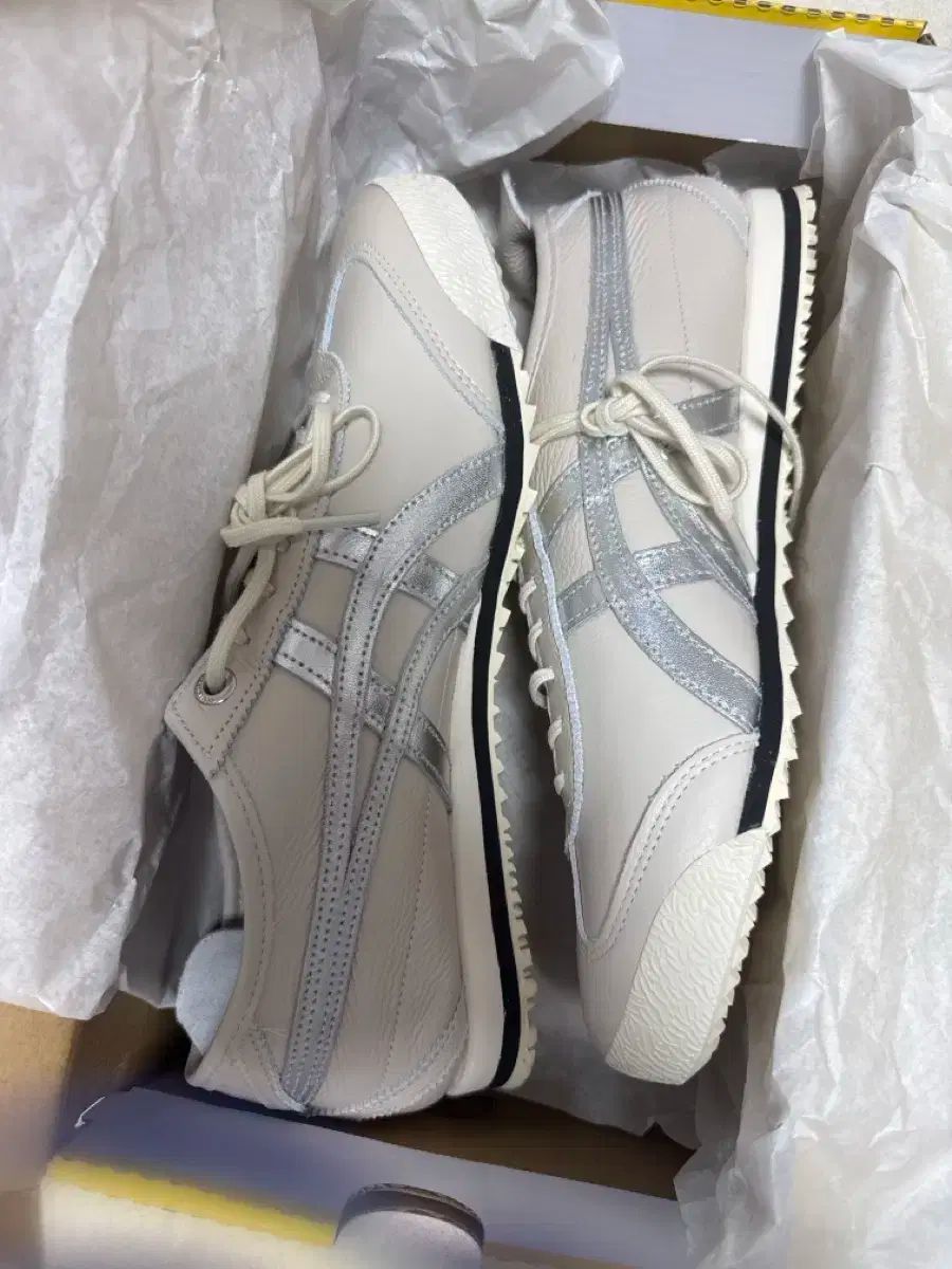 onitsuka tiger(オニツカタイガー) メキシコ 66 sd バーチシルバー 245