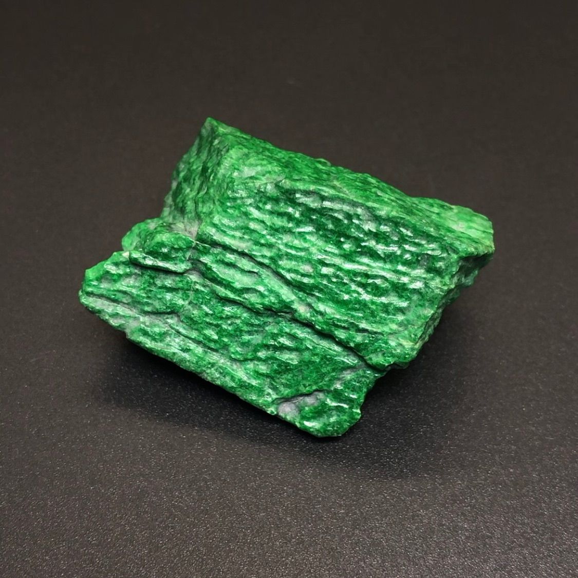 本翡翠 ミャンマー産 乾青（干青）翡翠 原石・置物 グリーン