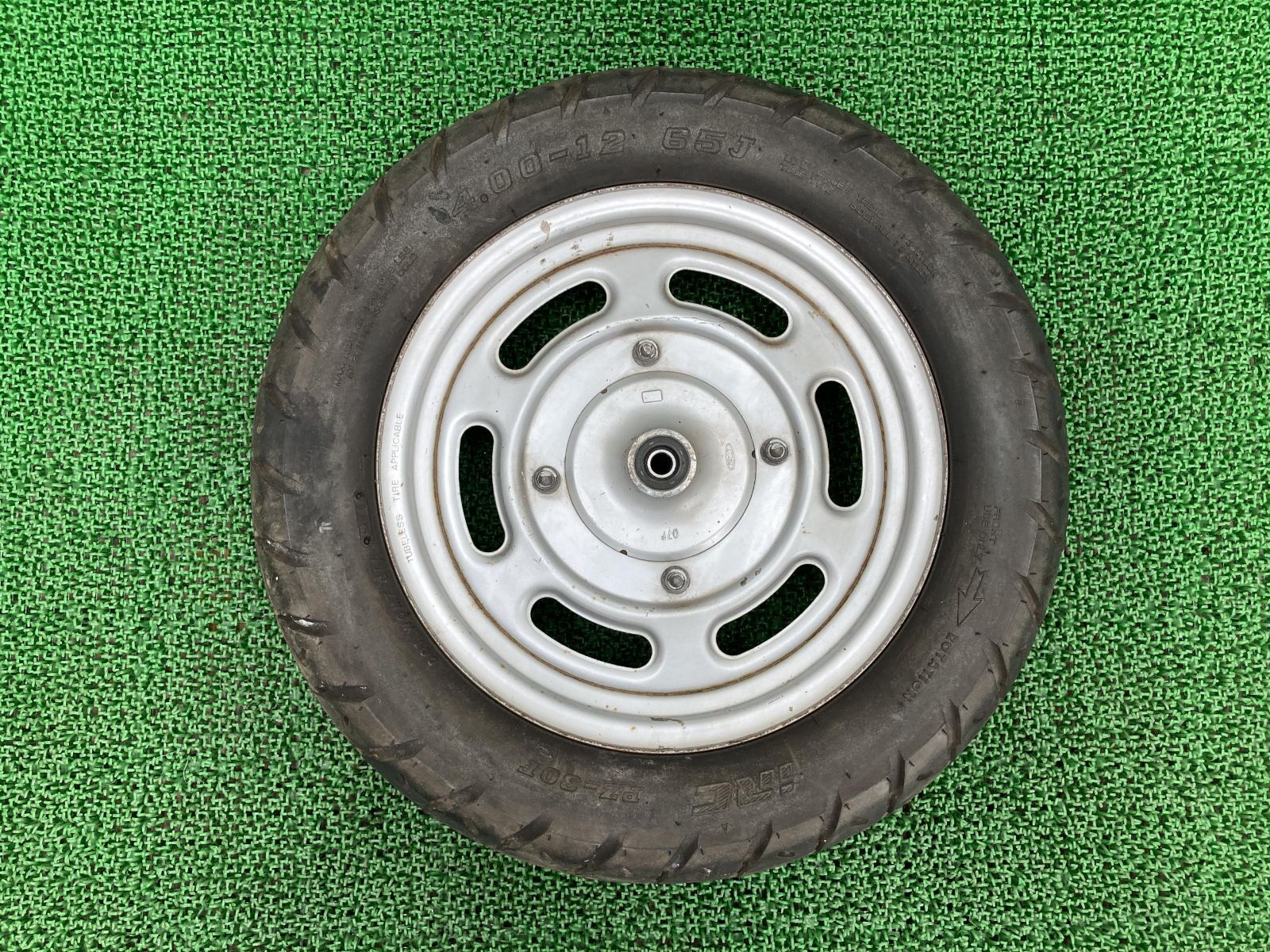 純正　エイプ 50 100 フロントホイール KV7-3 純正黒　12x2.50 純正エイプ 50 100 フロントホイール KV7-3 純正黒12x2.50