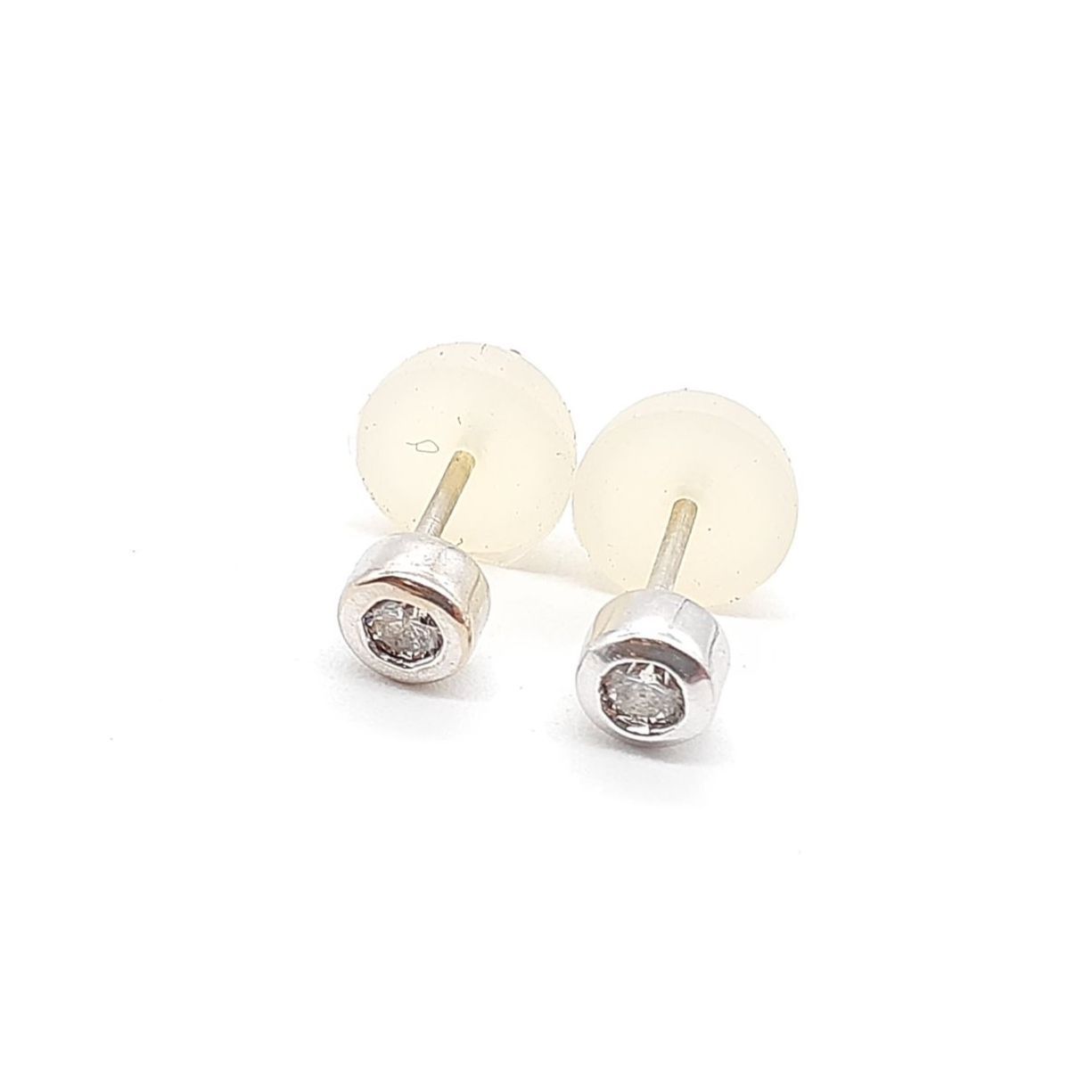ピアス K18WG ホワイトゴールド ダイヤモンド 0.07ct - メルカリ