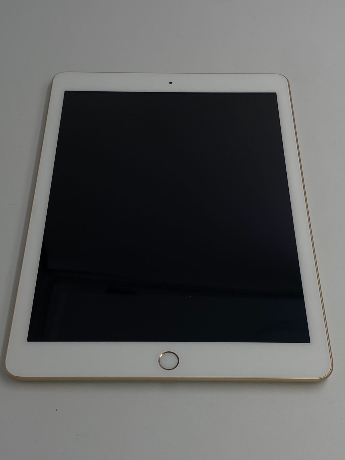 Apple - 専用　iPad (第5世代) wifi 32GB ゴールド　ジャンク Apple iPad 5th Gen. 32GB, Wi-Fi, 9.7in - Gold MPGT2LL/A