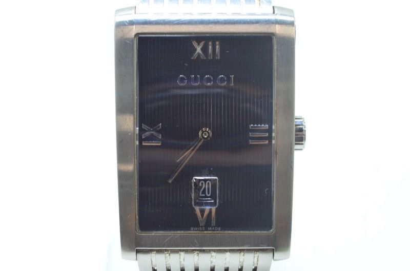 【送料無料】 グッチ GUCCI 8600M メンズ腕時計 スクエアフェイス デイト表示 ステンレススチール製 クォーツ SWISS MADE