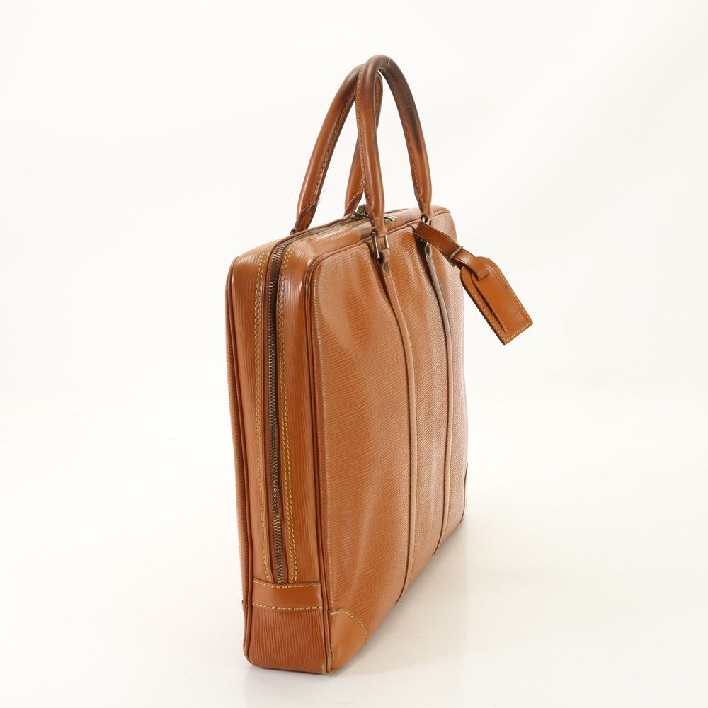 ルイヴィトン エピ ポルト ドキュマン ヴォワヤージュ ジパングゴールド