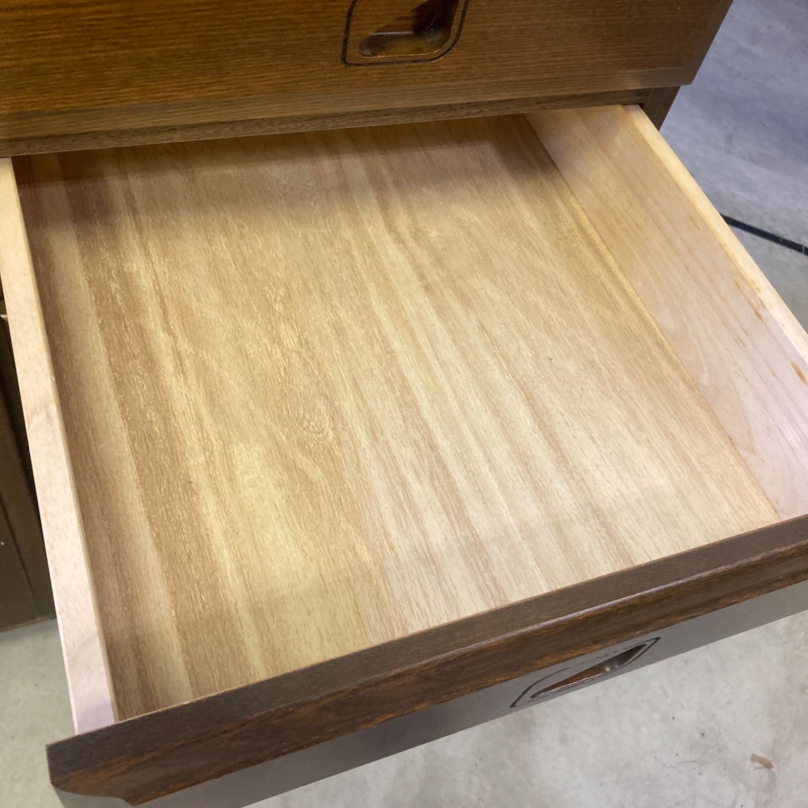 札幌ファニシング 机 ドレッサー シャッター付き ビューロー 椅子付き 札幌ファニシング 机 ドレッサー シャッター付き ビューロー 椅子付き