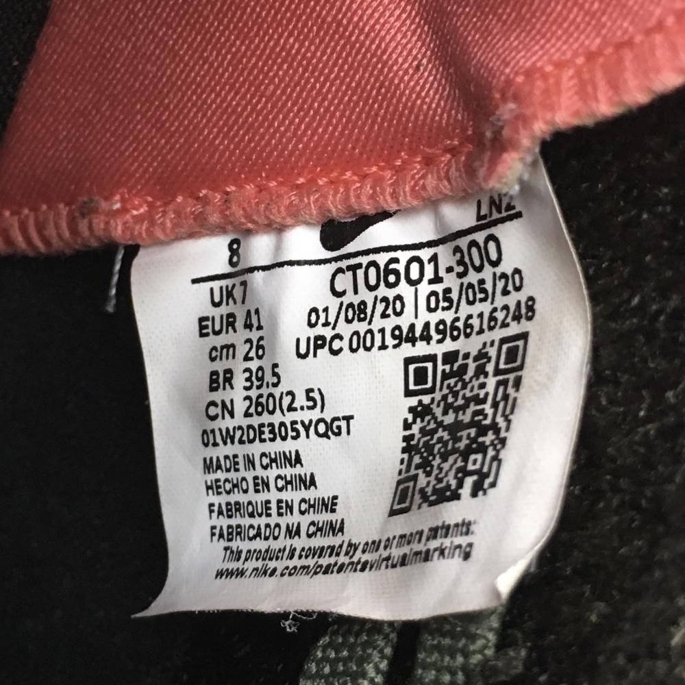 黒系×サーモンピンク