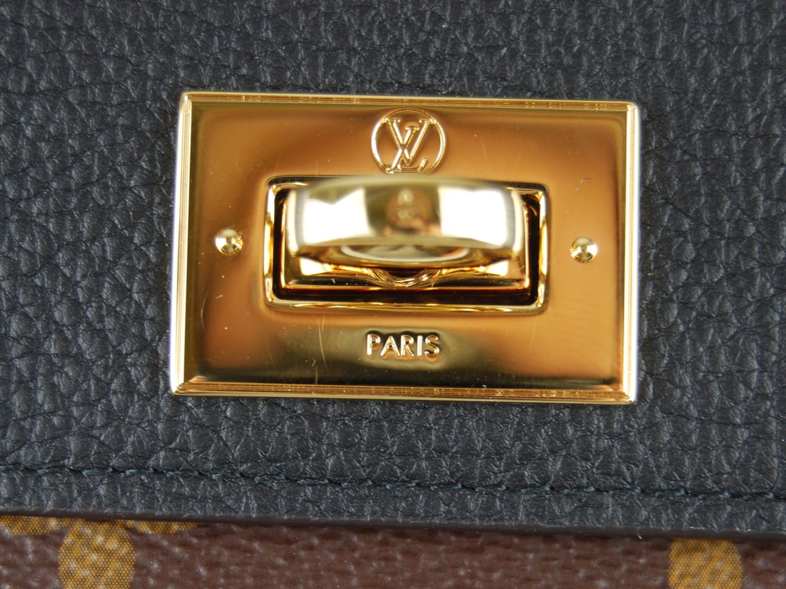 USED/A】LOUISVUITTONルイヴィトン□M82640□ポルトフォイユ