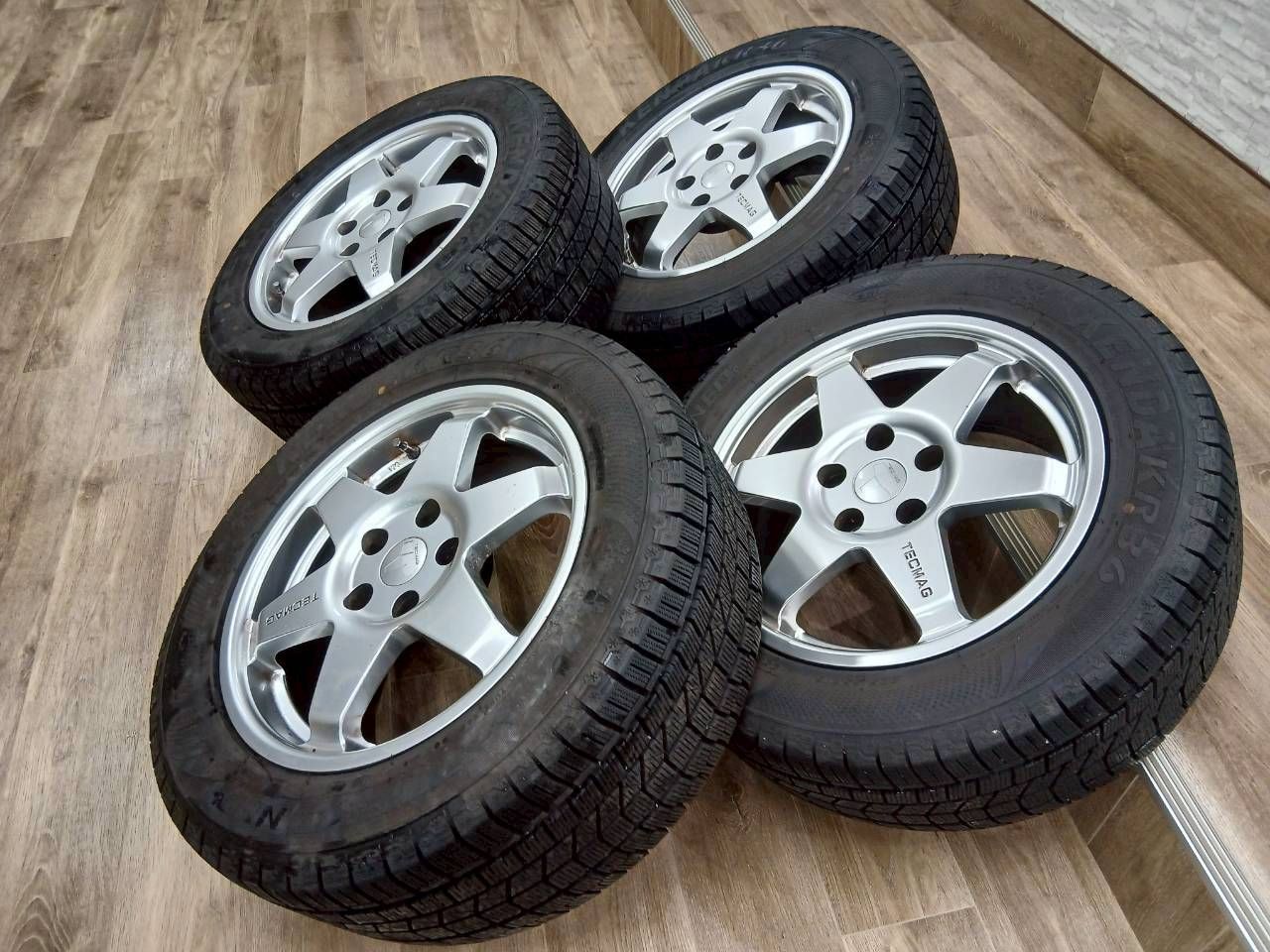 送料無料・30日間返品無料。 TECMAG ホイール ×スタッドレスタイヤセット 225 55 R16 アウディ等へ