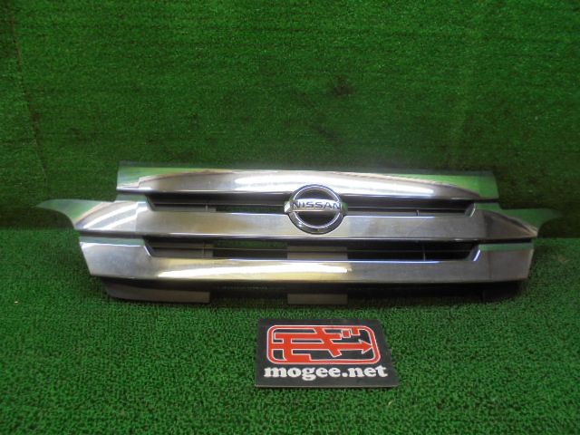 デイズ DBA-B21W フロント グリル 6400F740 前期 ハイウェイスター