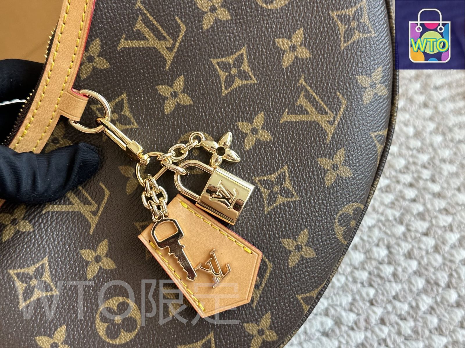 今日特価】Louis Vuitton ルイ・ヴィトン ループムーンバッグ
