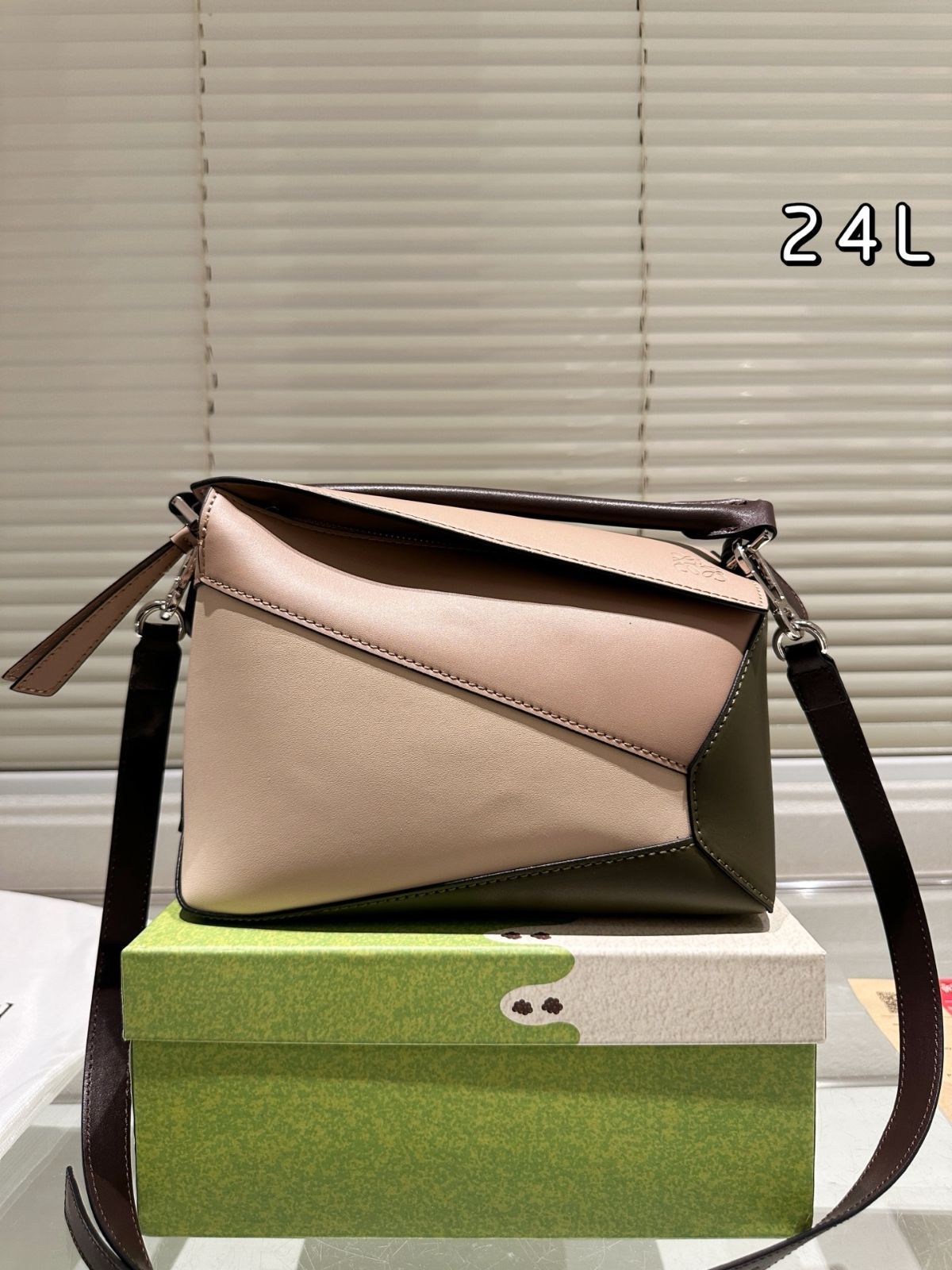 今日 Loewe Paseo 24cm ロエーヴェ パセオ 24 センチ ジオメトリック バッグ 純皮款 -WTO輸入