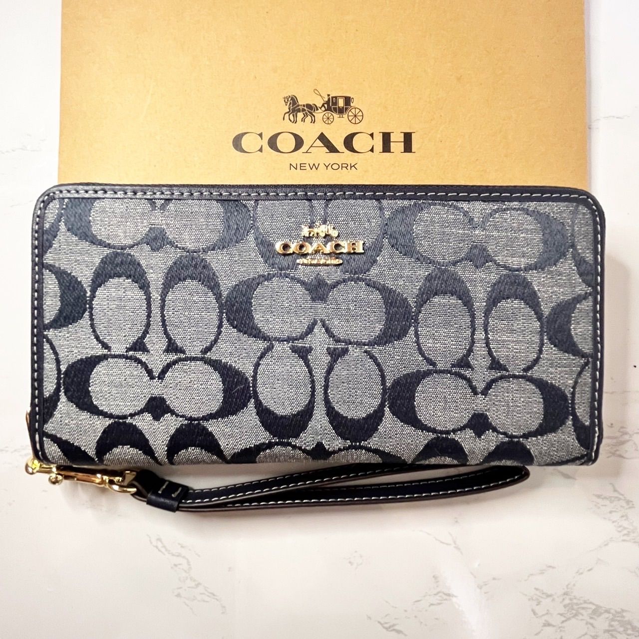 COACH ロング ジップ アラウンド ウォレット・シグネチャー