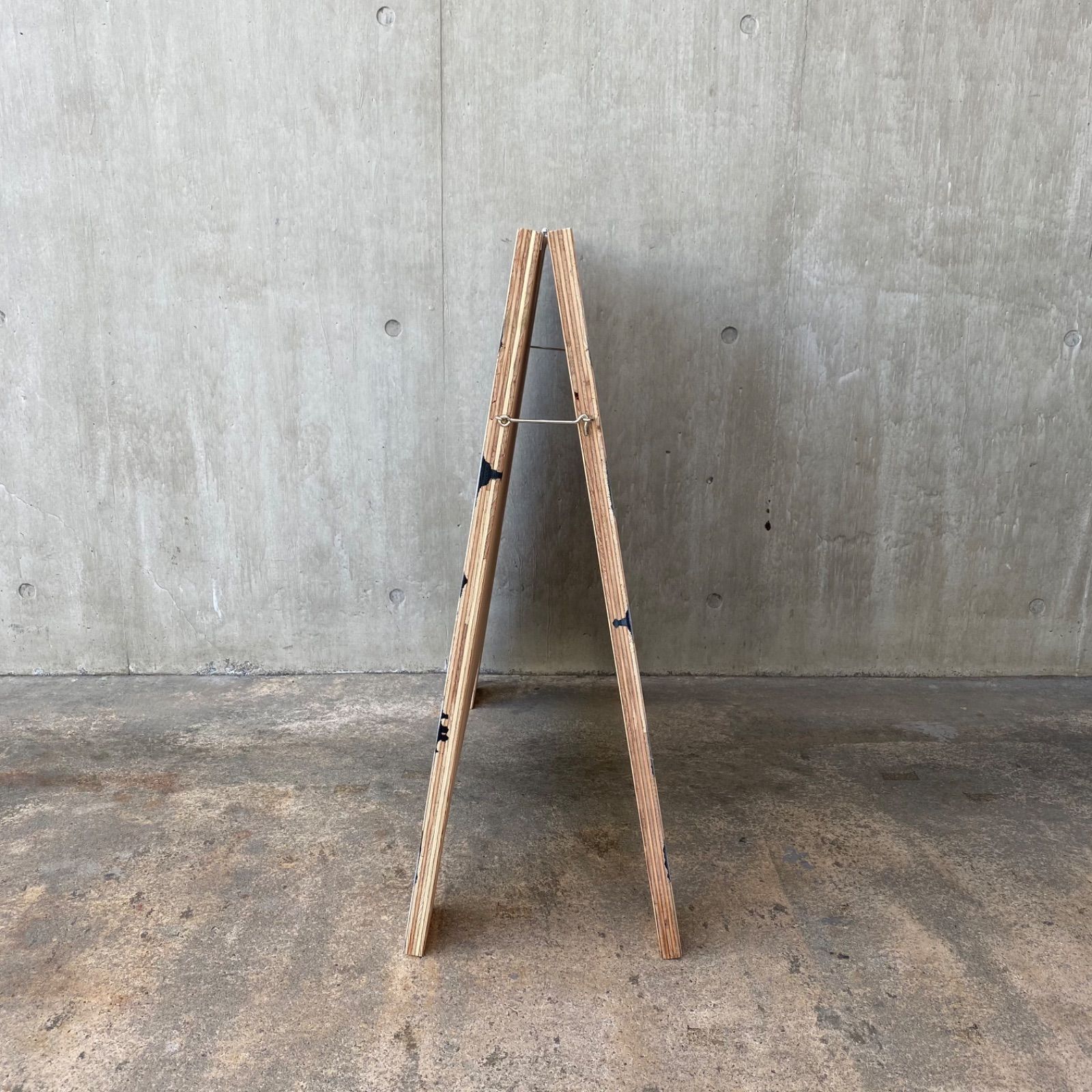 ギンガムチェック柄の立看板　24mm合板 (高さ82cm幅80cm) ギンガムチェック柄の立看板 24mm合板 (高さ82cm幅80cm) - メルカリ