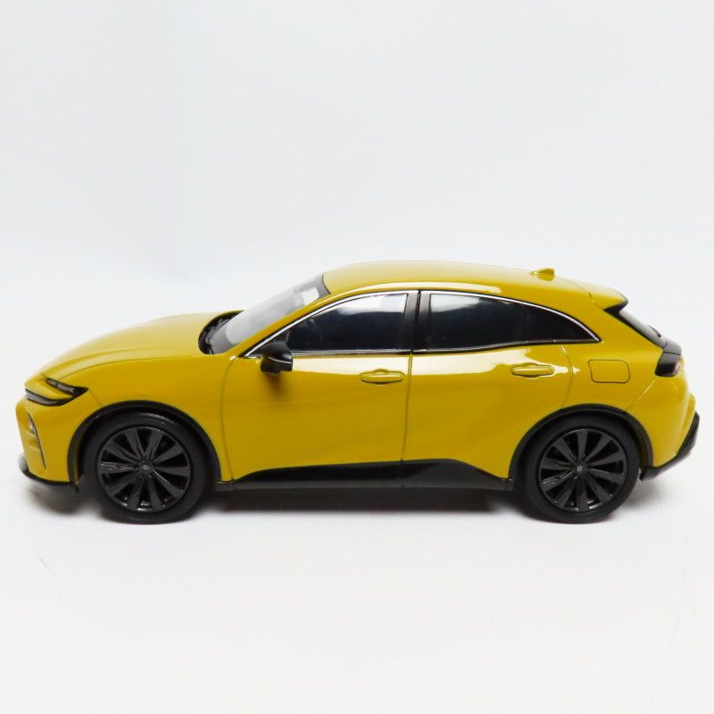 トヨタ CROWN SPORT ミニカー 1/30 ブラック✕マスタード トヨタ CROWN SPORT クラウン スポーツ 1/30カラーサンプル