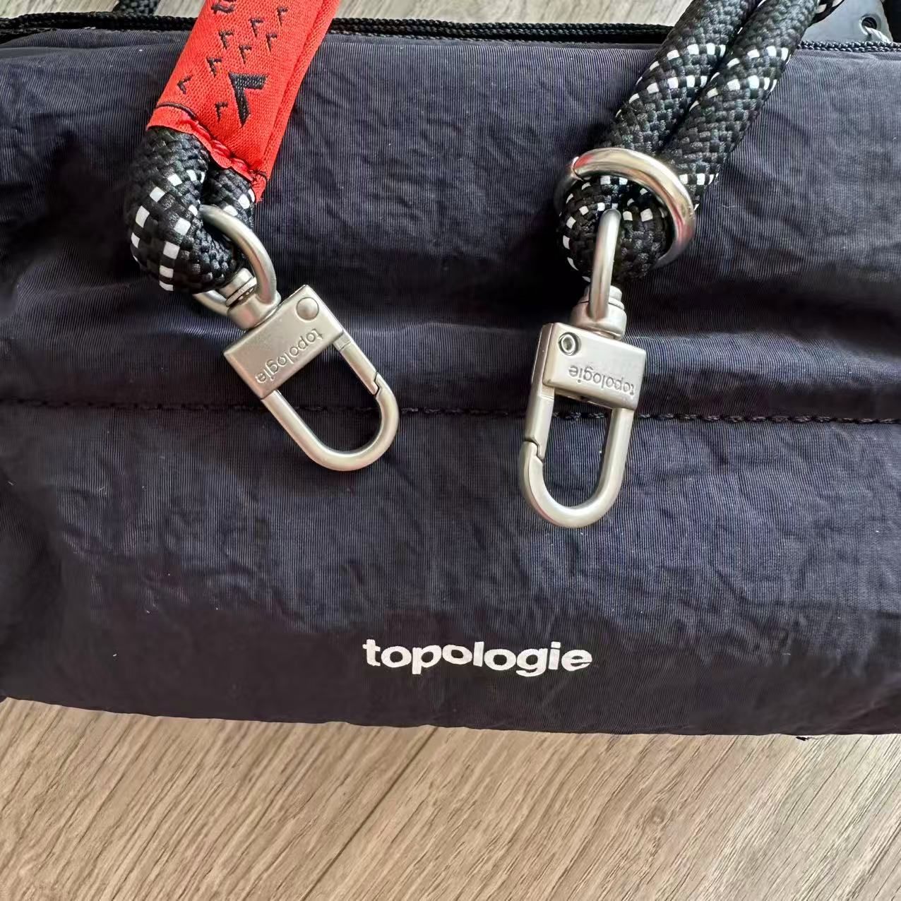Topologie ボトルサコッシュ トポロジー ストラップ付き