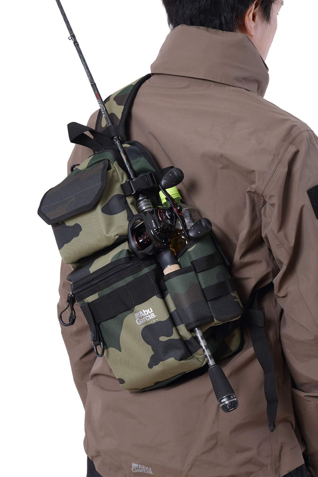 メルカリshops 色 カモ アブガルシア Abu Garcia ワンショルダーバッグ スリン