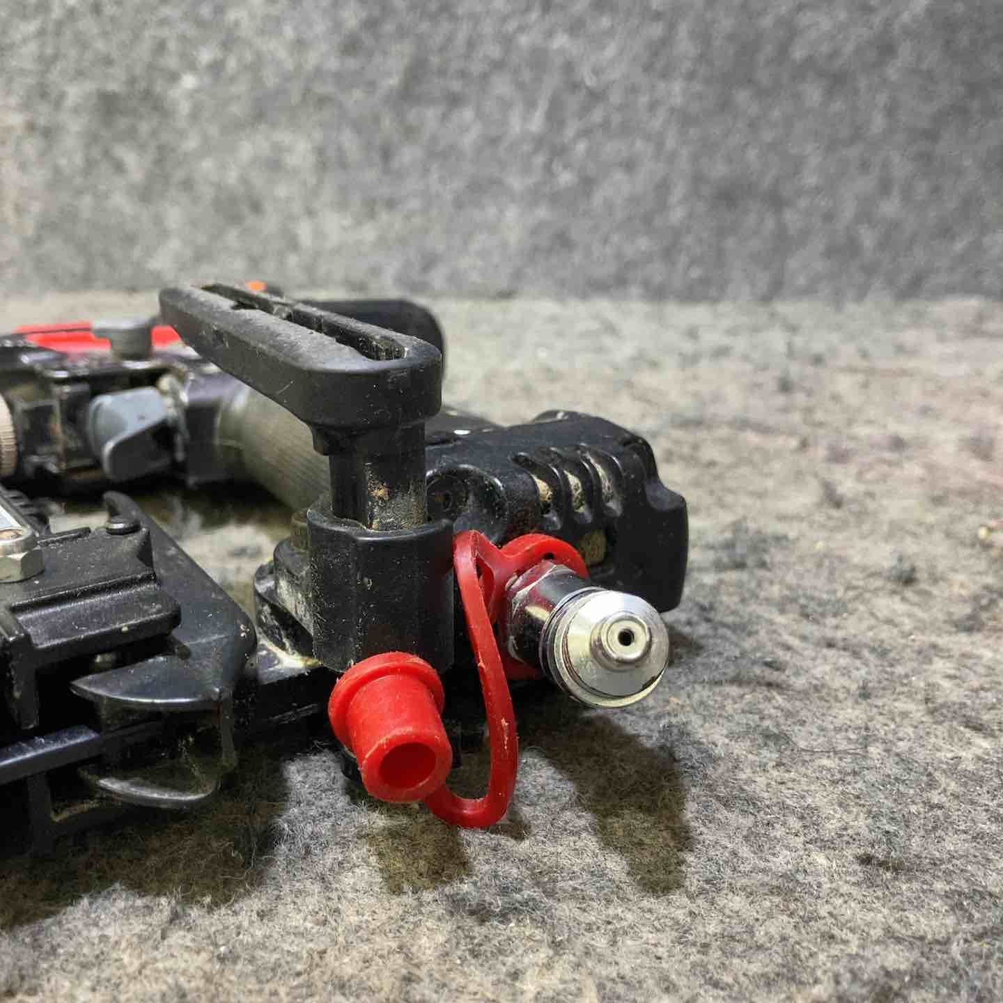 高圧フロアタッカー