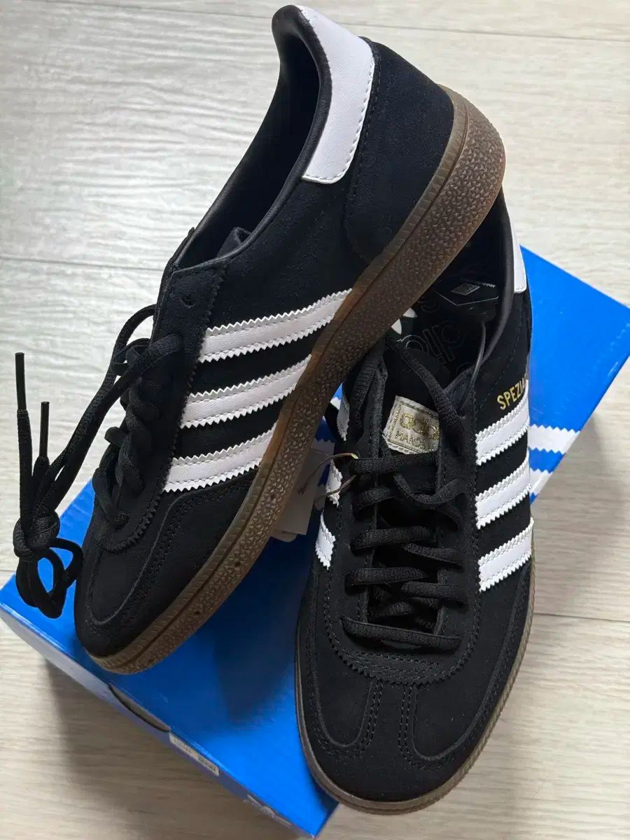 adidas(アディダス) スペツィアル ハンドボール コア 黒
