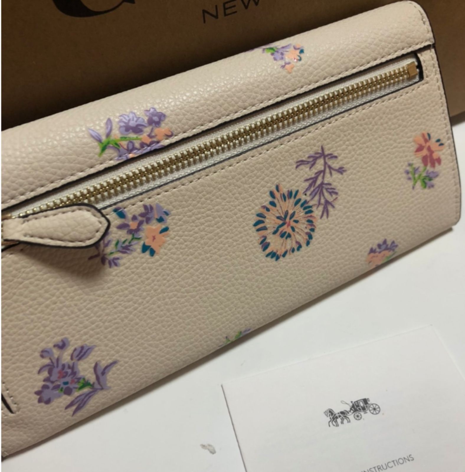 5周年記念イベントが 新品未使用COACHコーチ 花柄長財布 シグネチャー