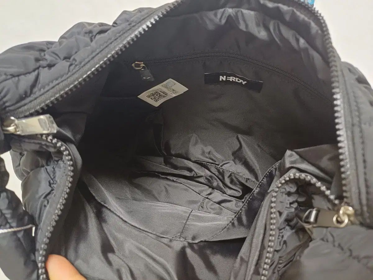 聞き応えのある NERDY ノルディ クラウド ブラックキルトバッグ クラウドバックレイジ パーティー