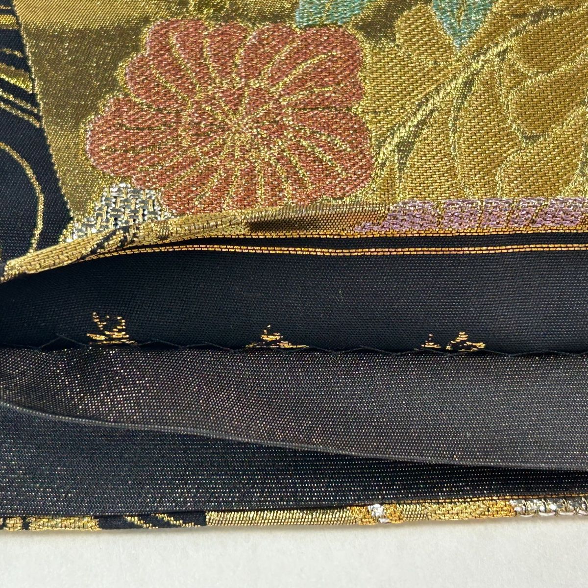 袋帯 秀品 振袖向き 蝶 草花 箔 金糸 金色 六通 正絹 【中古