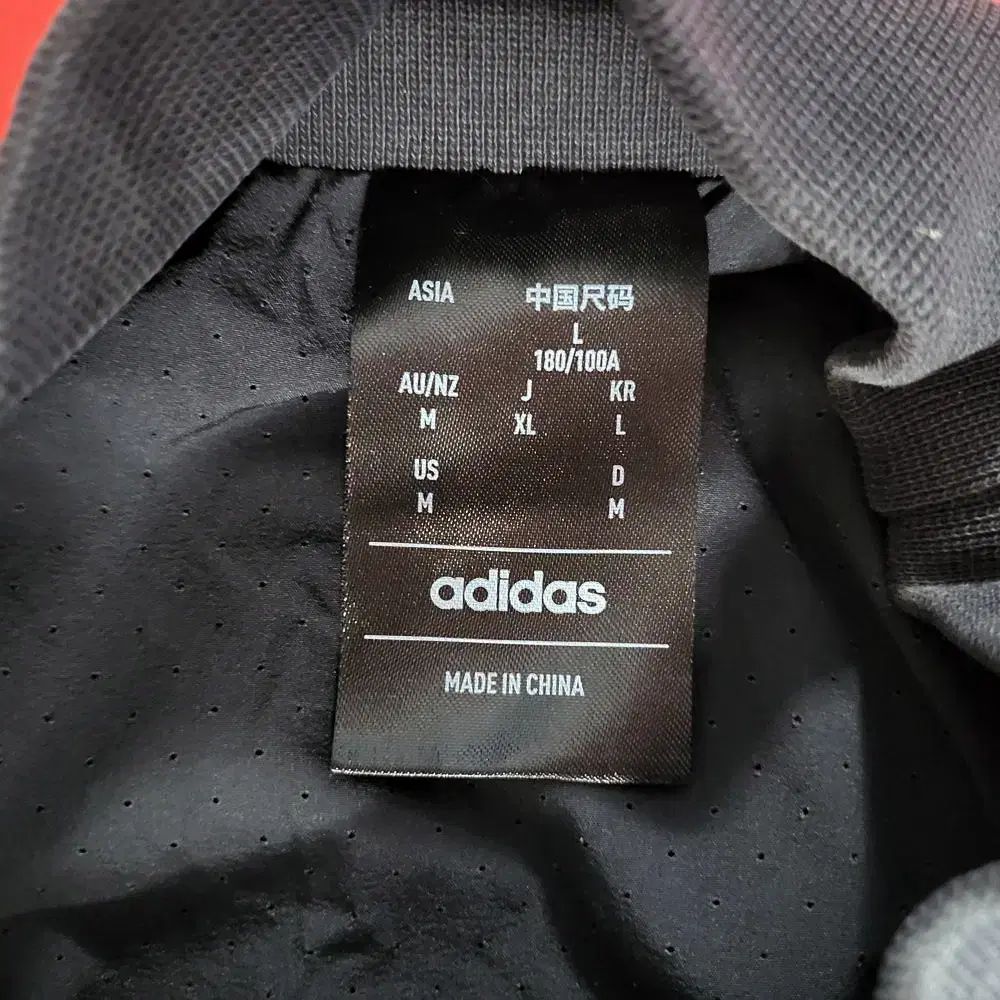 adidas アディダス