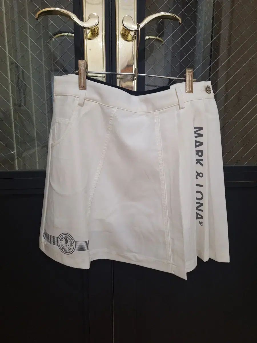 MARK - LONA マークアンドロナ 白 ゴルフ ミニスカート GULLKHAN_COM