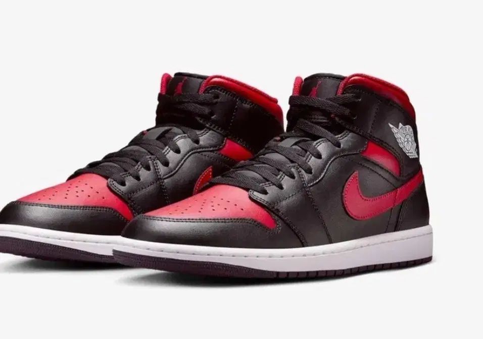 265 NIKE エアジョーダン1 ミッド ブラック スタジャン