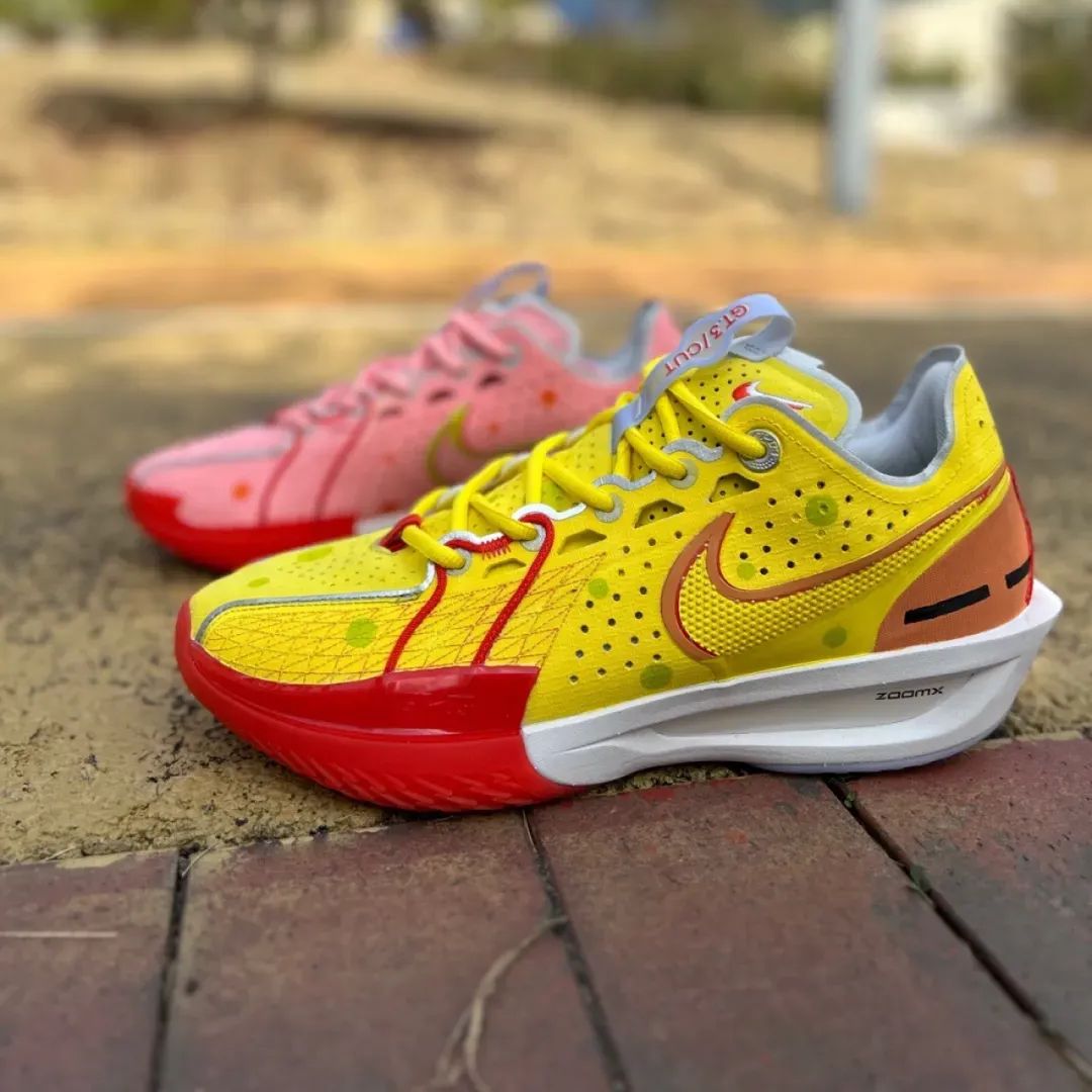 ナイキ スニーカーNike Air Zoom G.T.Cut 3 左右非対称カラー ナイキ  