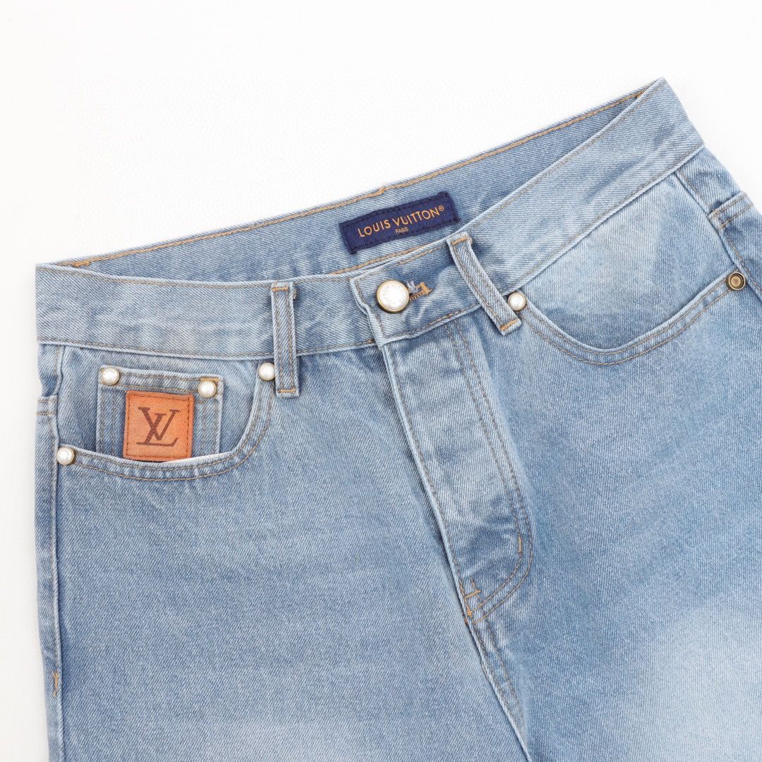 【25SS 短丈感◎】Louis Vuittonジュエルボタンデニムジャケット 今日特価】LOUIS VUITTON 2025SS 刺繍ポケットデニムショート
