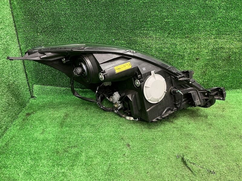 アイシス ZGM15W 左ヘッドランプ ヘッドライト プラタナリミテッド コイト 44-72 81185-44360 209