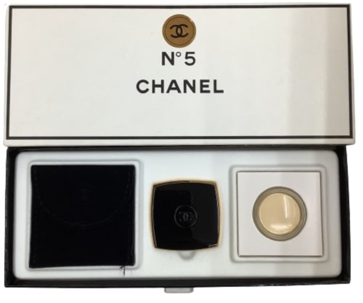 ♪♪CHANEL シャネル No5 プレスト パフューム 練り香水 - メルカリ