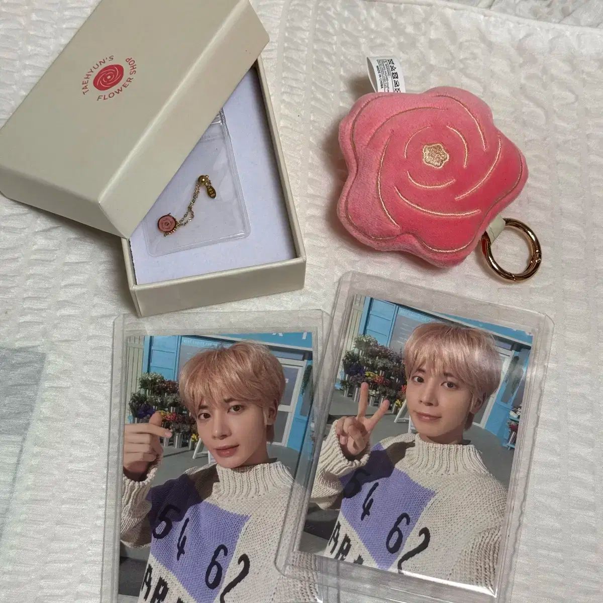【雷市場（ポンジャン）商品韓国直送】 TOMORROW X TOGETHER(TXT) テヒョン(TAEHYUN) 誕生日 センイル MD トレカ グッズ フラワーショップ リング キーリング