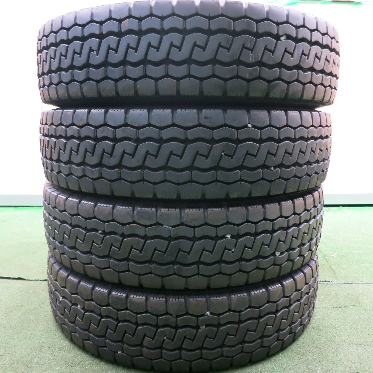 *送料無料* バリ溝！20年！8.5分トラック タイヤ 195/85R16 114/112N ブリヂストン エコピア M812 ミックス オールシーズン 16インチ4071408HAノタ