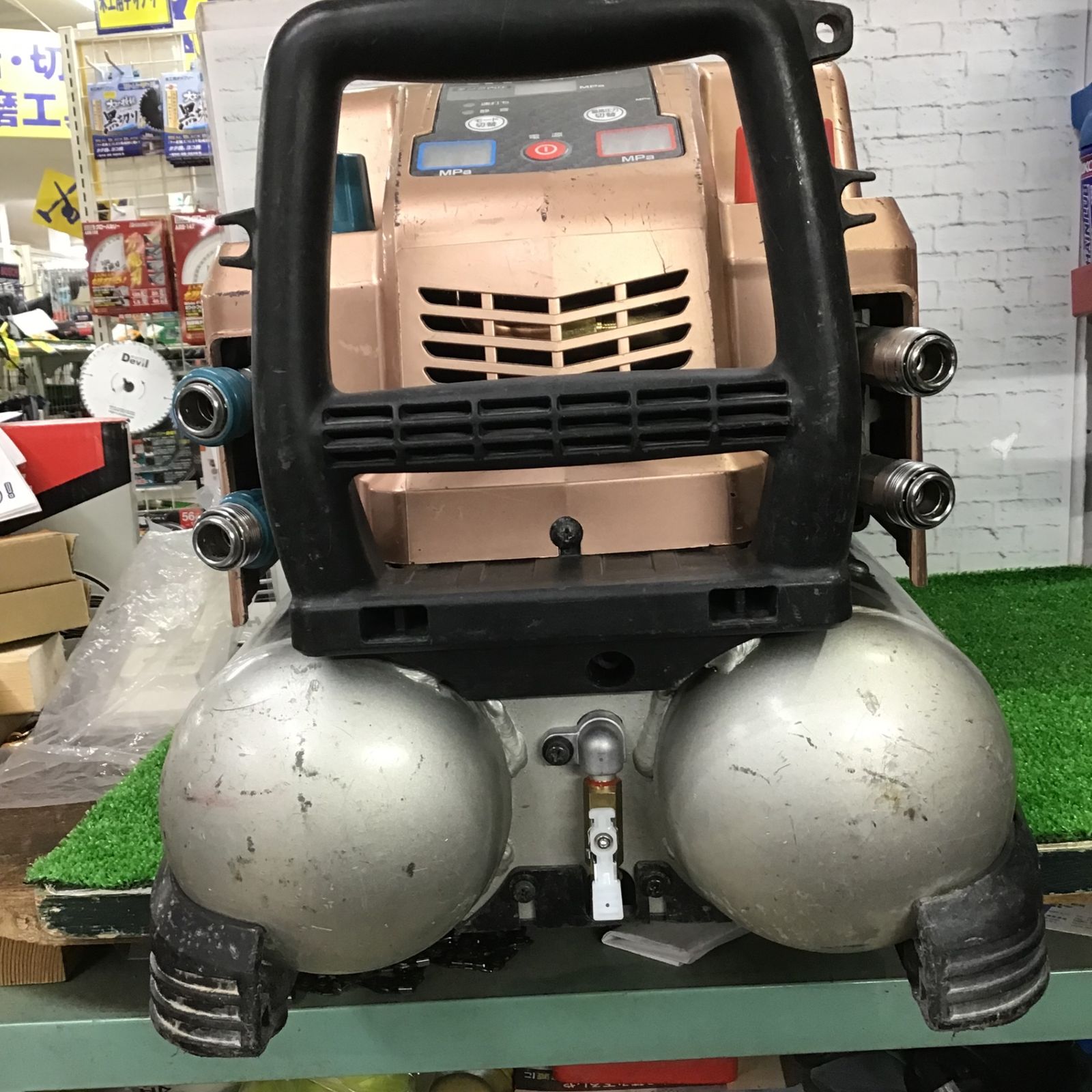 〇マキタ(makita) 常圧/高圧エアコンプレッサー AC462XLSC【町田店 
