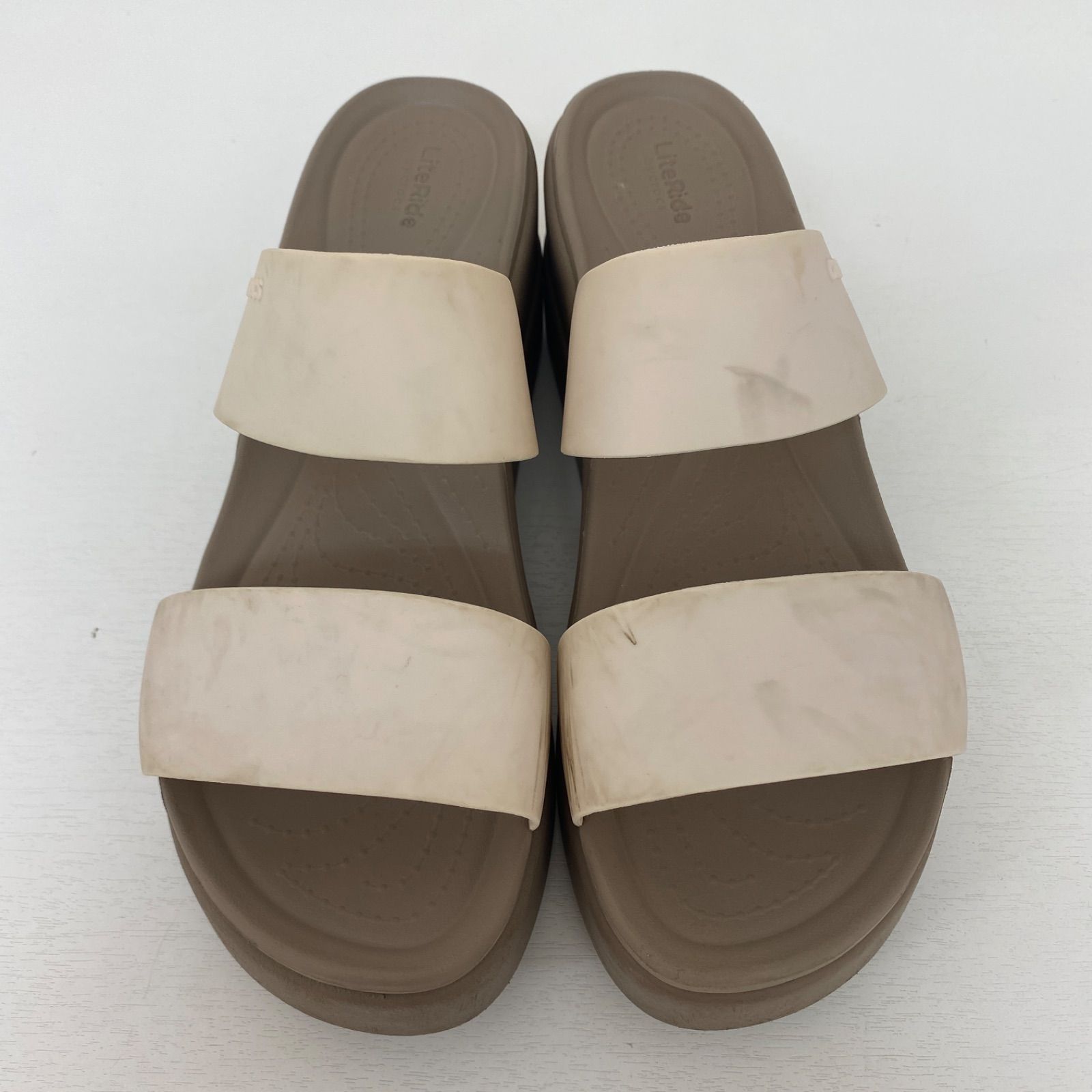 crocs ブルックリン ミッド ウェッジサンダル ベージュ 22cm 新品 crocs サンダル クロックス ブルックリン ロウ ウェッジ