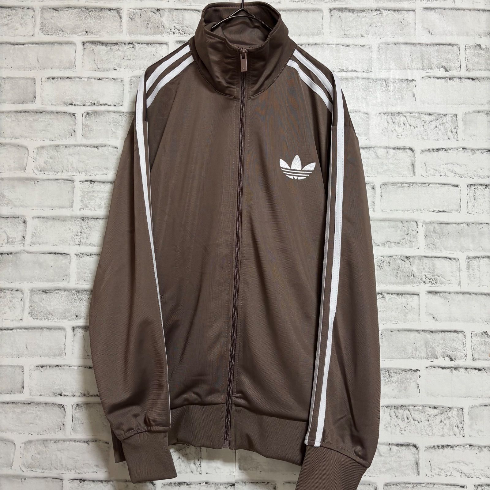 新品M⭐️adidasトラックジャケット 刺繍トレファイル ベージュ×モカ