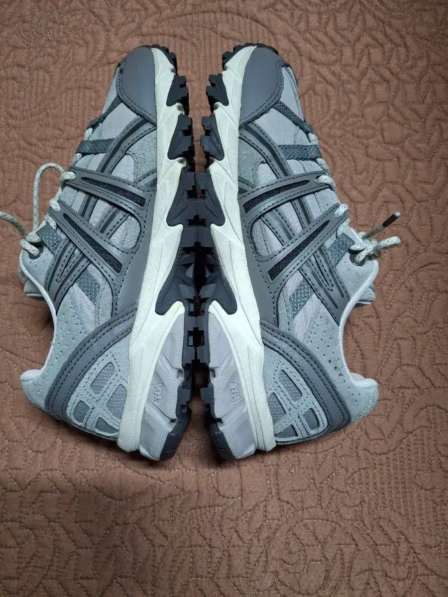 235 Asics アシックス ゲルソノマ スニーカー 0824