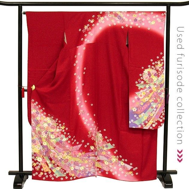 振袖 USED正絹仕立て上がり　赤 季節の花々 熨斗目 Ｍサイズ Aランク★ 振袖 USED正絹仕立て上がり 赤 季節の花々 熨斗目 Mサイズ Aランク