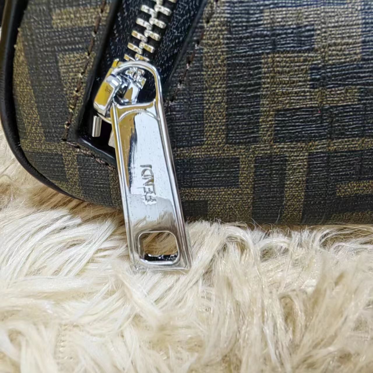 FENDI フェンディ ショルダーバッグ ベルトバッグ ウェストバッグ 