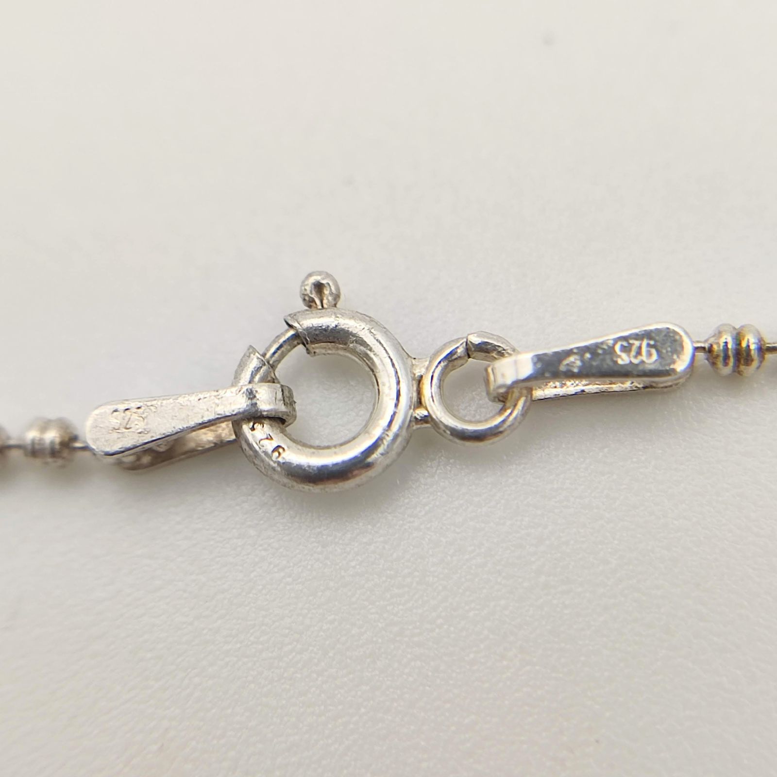 高級模造刀 白黄柄 菊透し彫丸鍔 金口黒煉瓦柄 高級模造刀 白黄柄 菊透し彫丸鍔 金口黒煉瓦