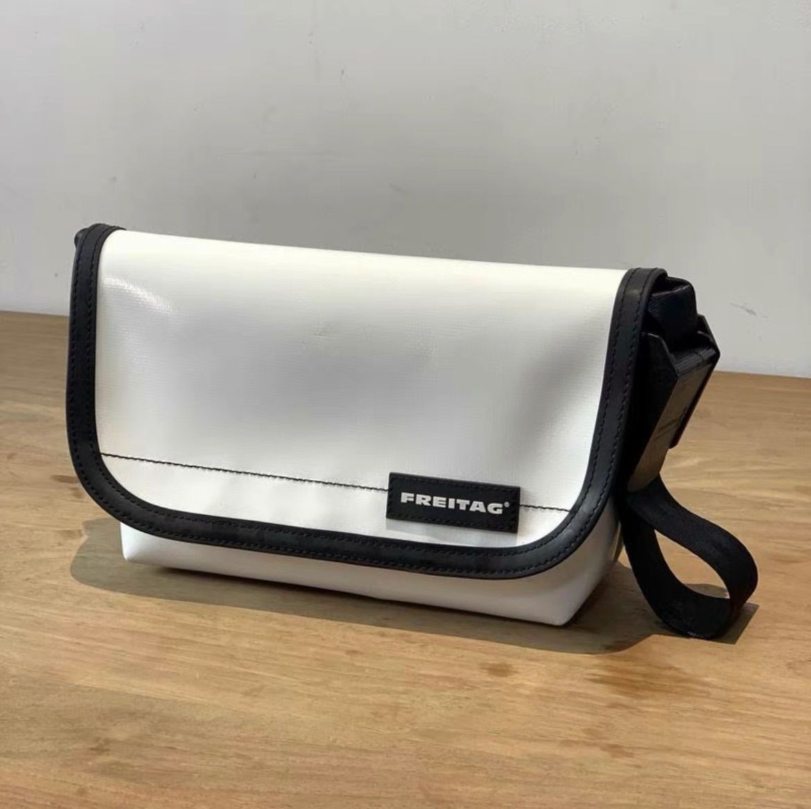 FREITAG F41 HAWAII FIVE O モノトーン バッグ