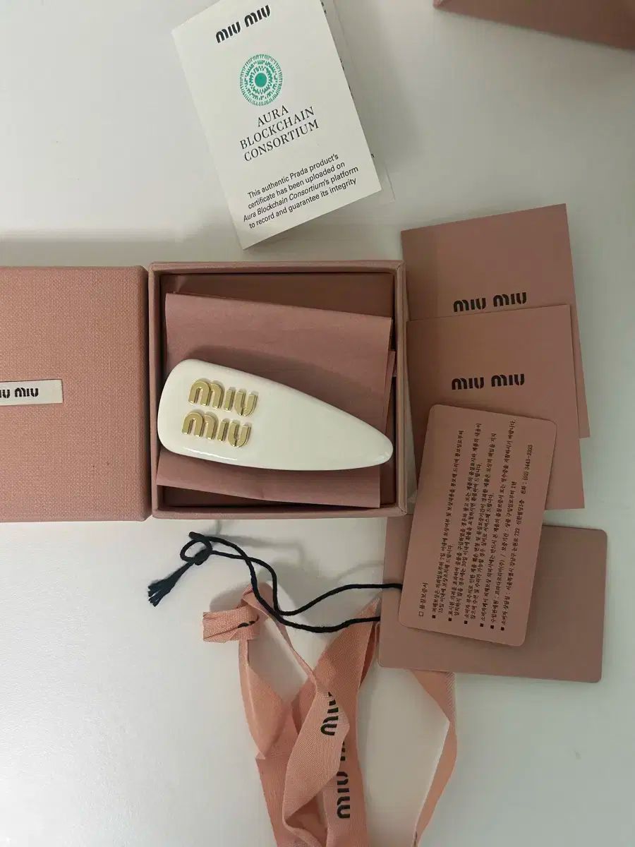 【最終値下げ】 miumiu ヘアクリップ ホワイト ミュウミュウ ヘアクリップ レディース ブランド MIUMIU 5JF136