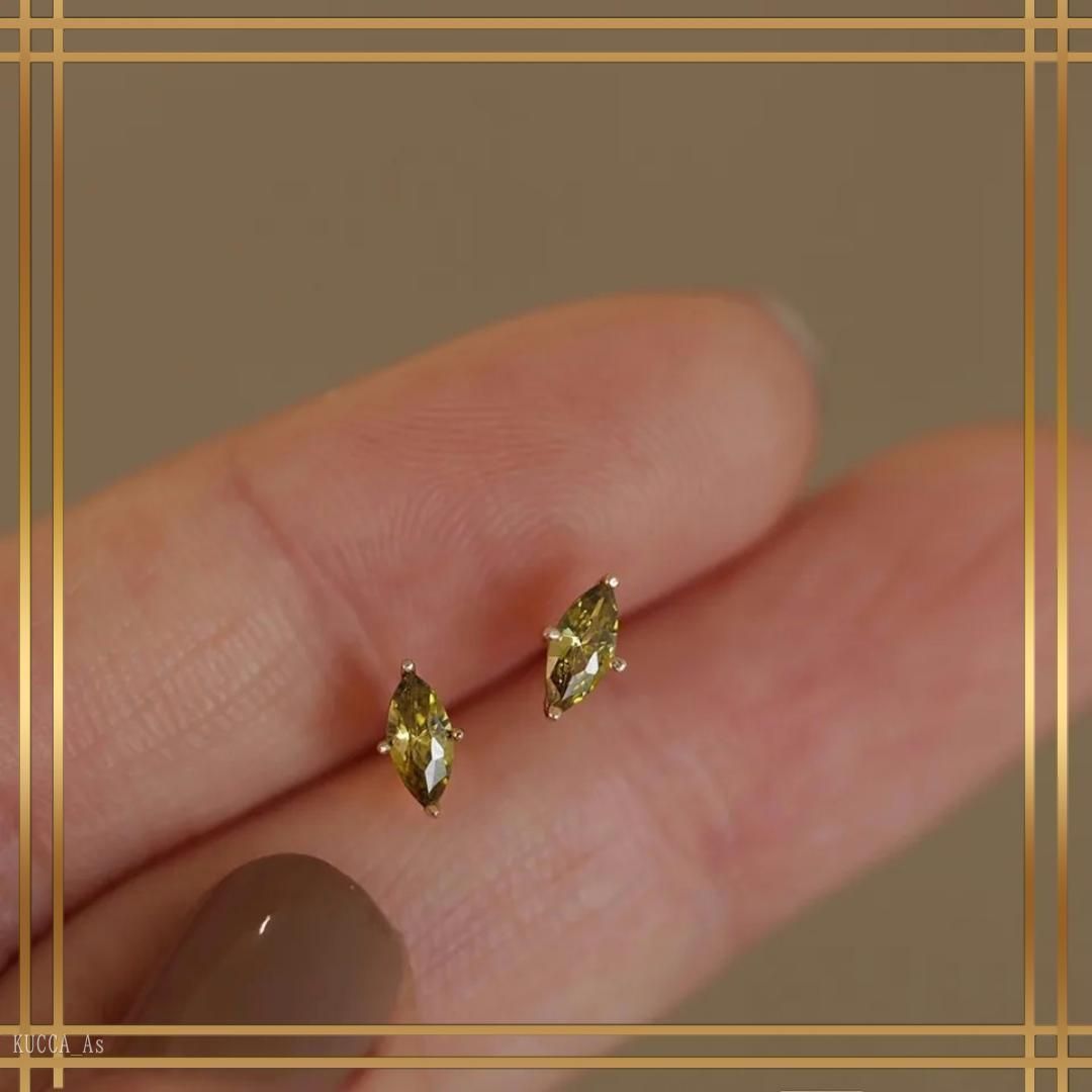スワロフスキー☘︎Gema スタッドピアス マーキスカット 黄緑 036【K14