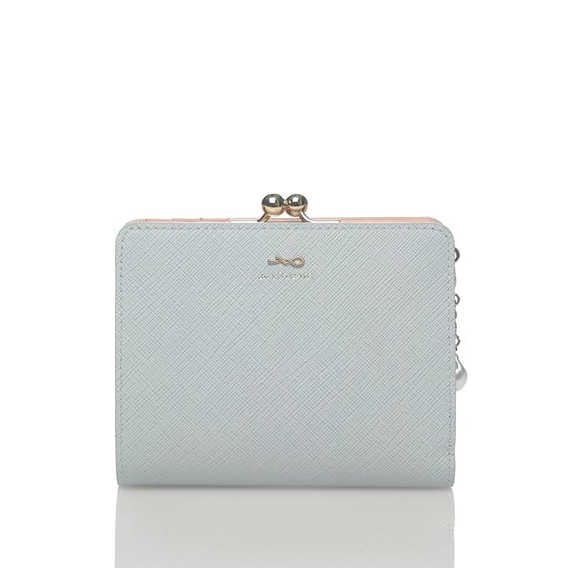 新着商品 ジル スチュアート 折財布 グローリア 牛革 サフィアーノ革 ラメ入り 二つ折り スリムウォレット 口金付 がま口 薄型 コンパクト シンプル オリジナルチャーム付 レディース おしゃれ 大人 JSLW3AS1 アイスブルー