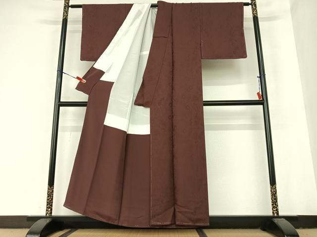 上質な色無地 草花地紋